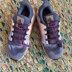 Adidas Terrex girls hiking shoes sneakers size 4Y
